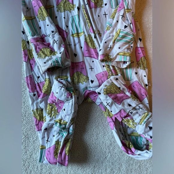 Lia & Liam pajamas, bamboo, viscose blend. 6-12 months. Fries and drink print - Picture 6 of 6